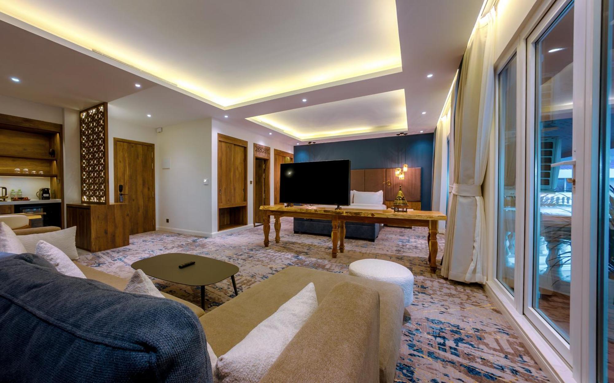Hotel Queenco & Casino 5*