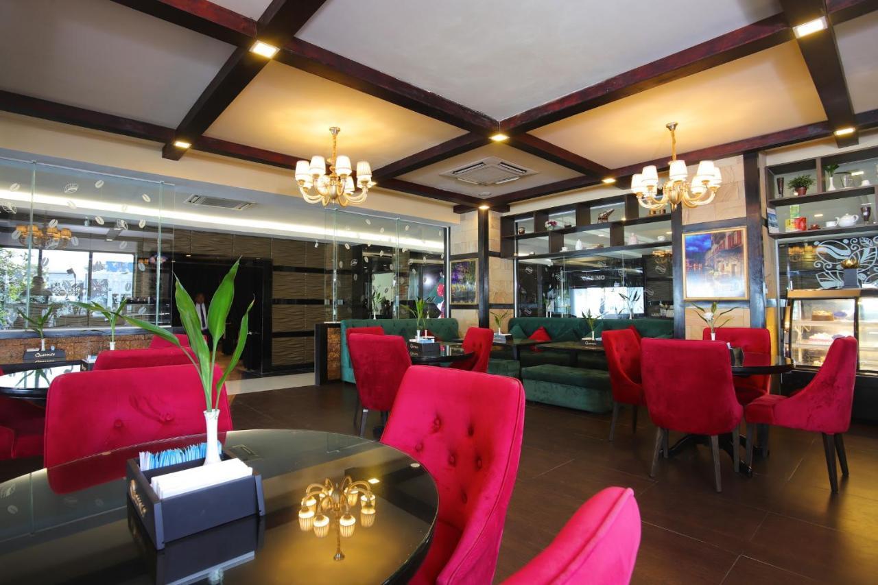Hotel Queenco & Casino