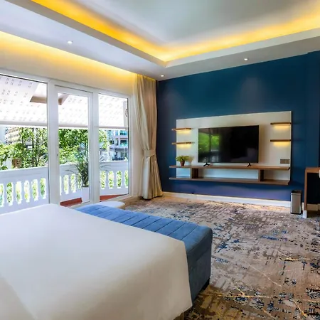 Queenco Hotel & Casino Sihanoukville Exterior photo