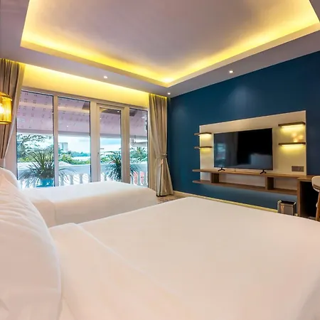 Queenco Hotel & Casino Sihanoukville Exterior photo