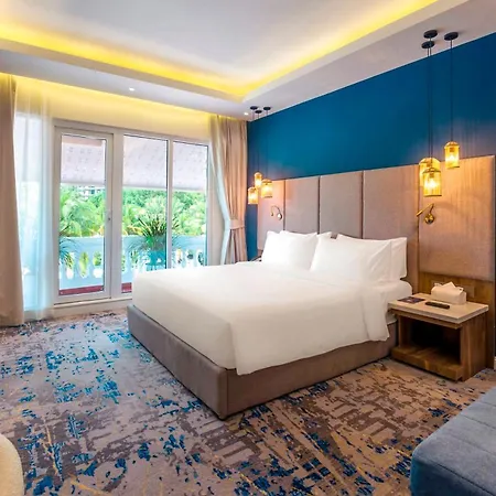 Queenco Hotel & Casino Sihanoukville Exterior photo