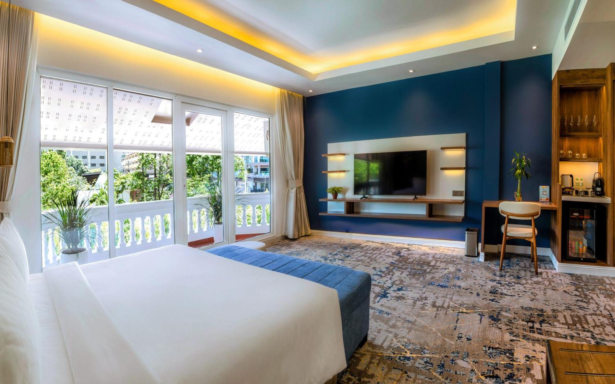 Queenco & Casino 5*